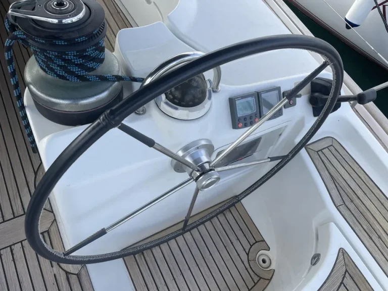 OCEANIS 523