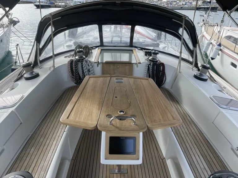 OCEANIS 523