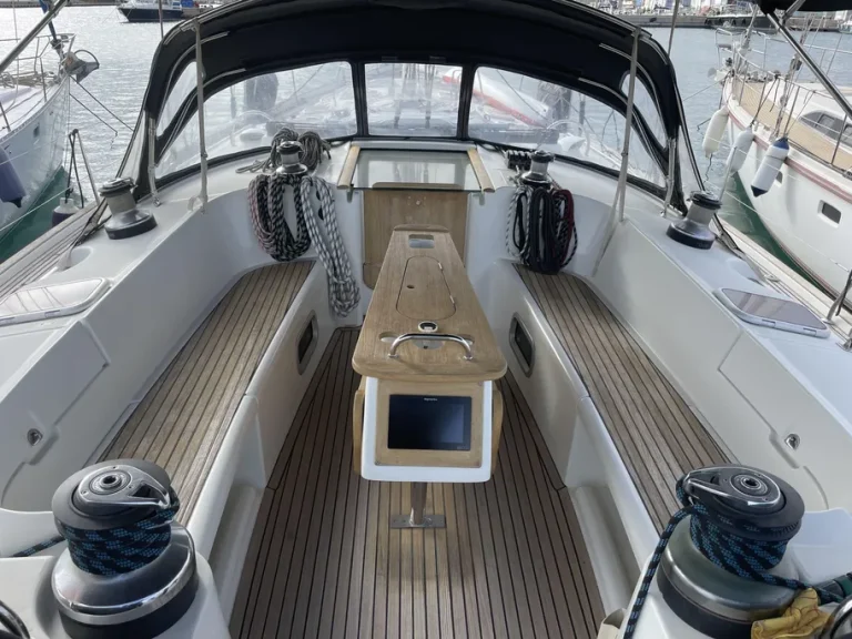 OCEANIS 523